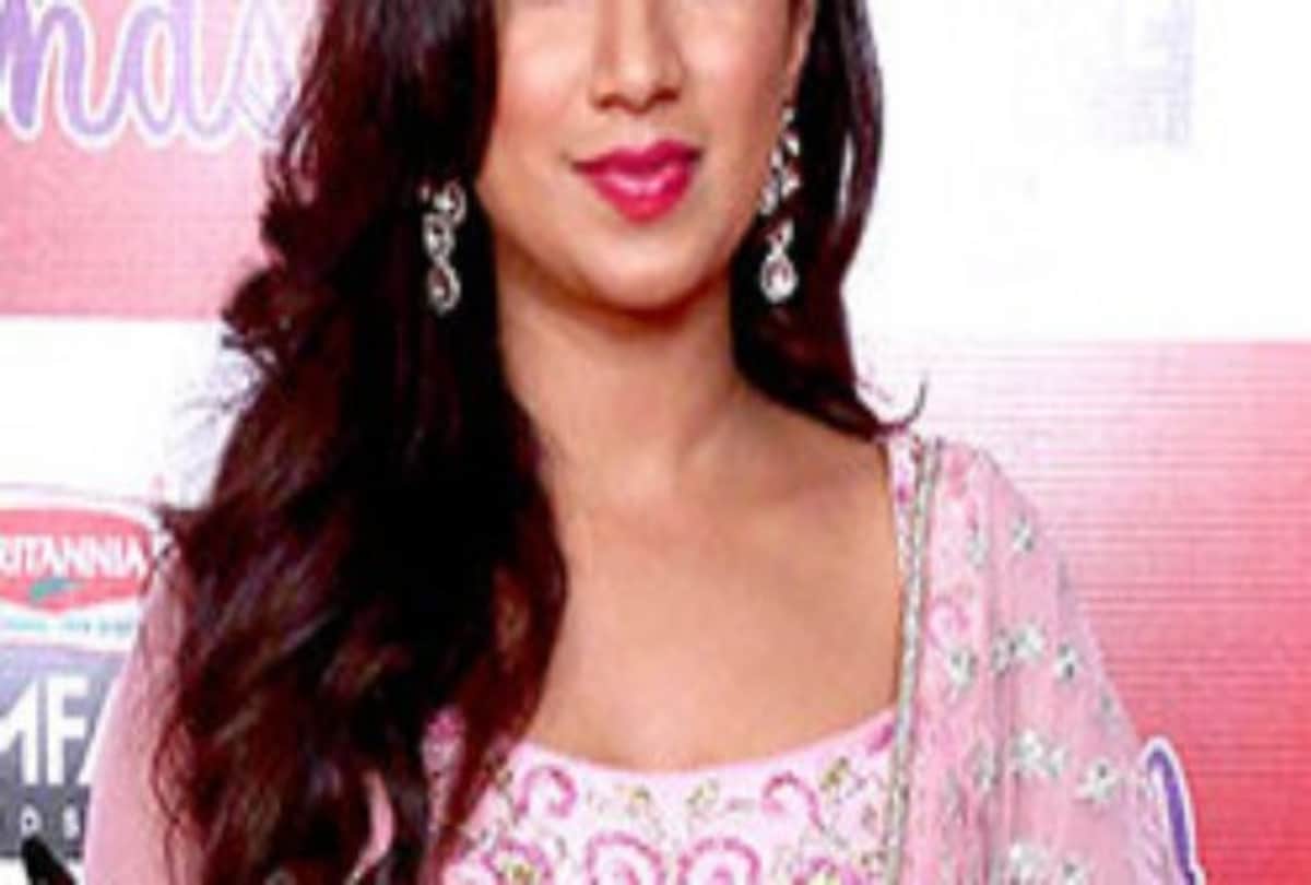 these are husband of bollywood female singers see the pictures