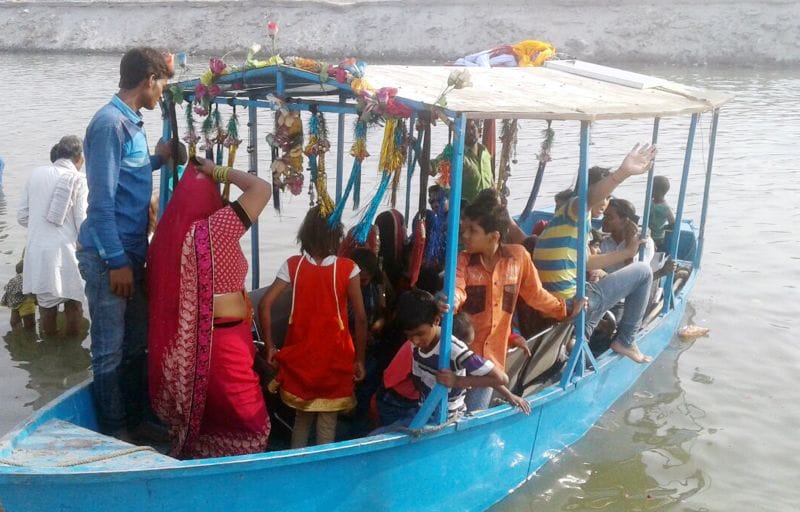 सोमवती अमावस्या: गंगा में लगाई आस्था की डुबकी