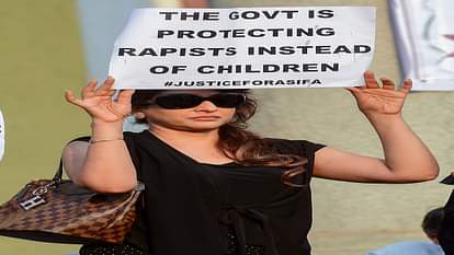congress holds silent march against rape cases in kathua, unnao and surat