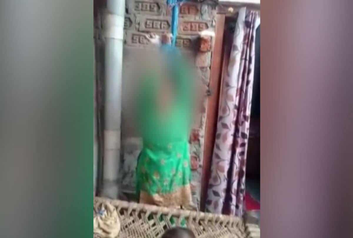 Video Being Viral of a Married women who is beating by her husband in Shahjahanpur 