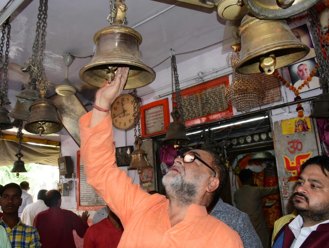 bukkal nawab visited hanuam mandir in lucknow