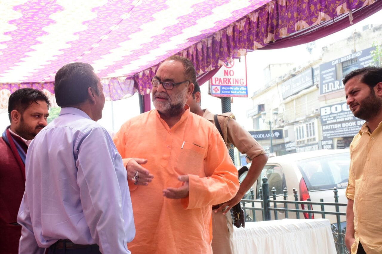bukkal nawab visited hanuam mandir in lucknow