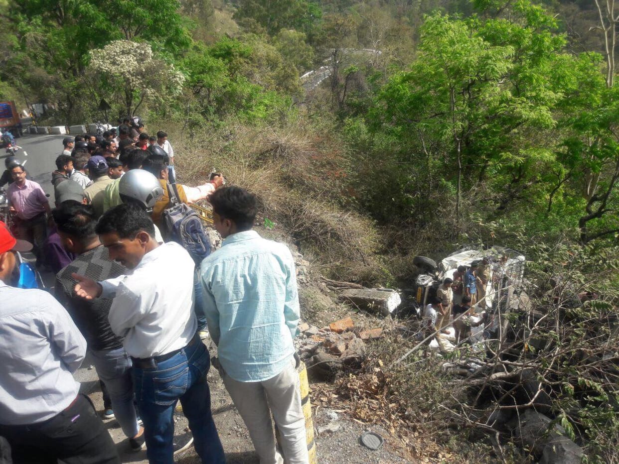 vehicle fell in gorge, many killed nainital