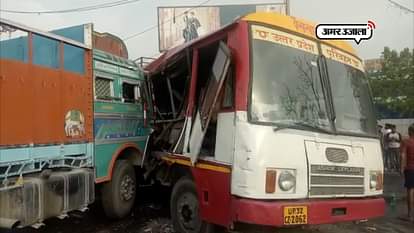 ACCIDENT IN LUCKNOW, TRUCK COLLIDES WITH ROADWAYS BUS