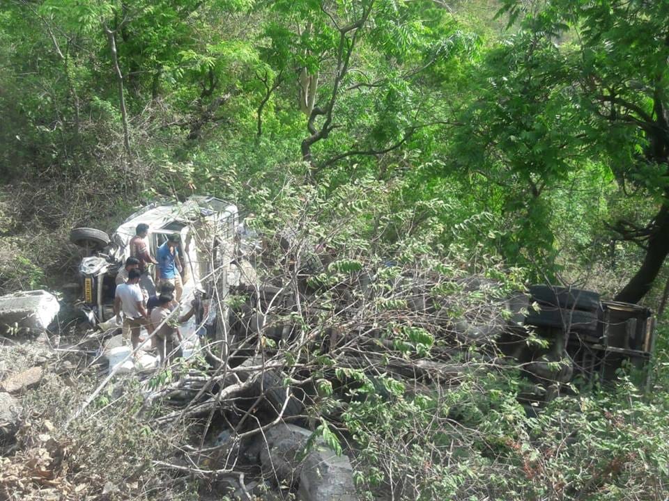 Accident in nainital terrible photos of dead body rescue