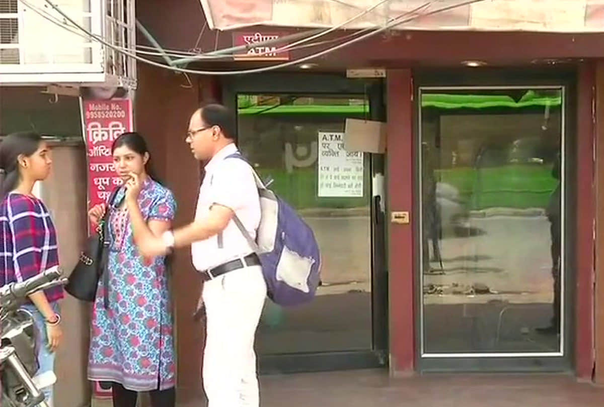 people are facing problems after no cash in ATMs of many states