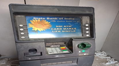Cash Crisis: ATMs are lying vacant in Meerut