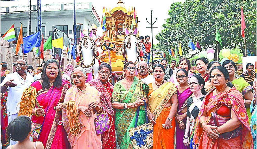 bandbajo ke sath nikli shri ji ki rath yatra