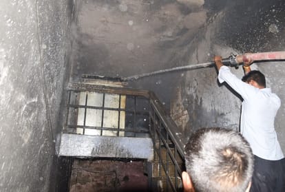 fire in railway colony in lucknow.