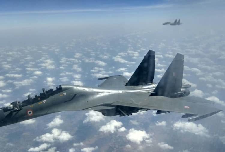 indian airforce practice session in battle zone of border area