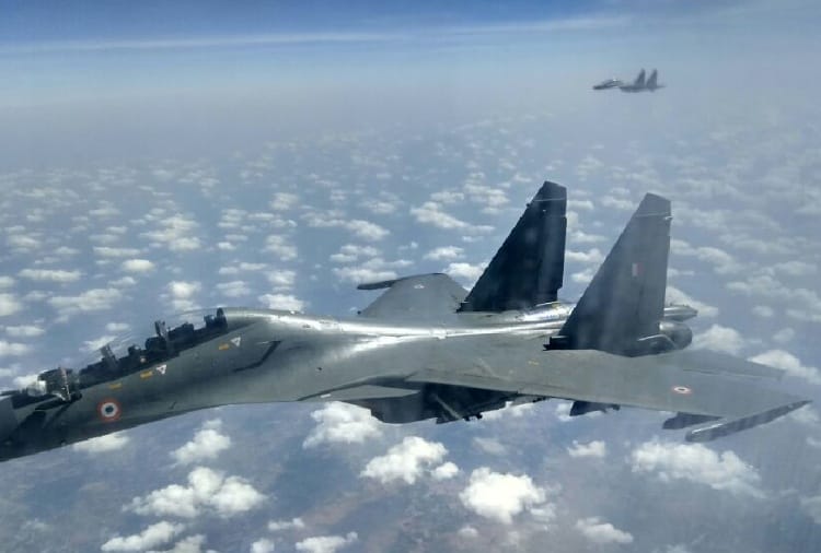 indian airforce practice session in battle zone of border area