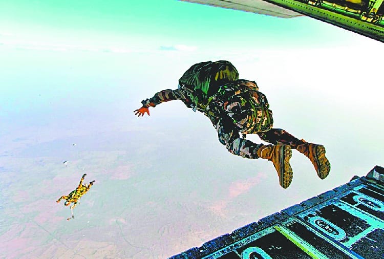 indian airforce practice session in battle zone of border area