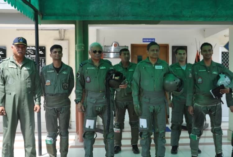 indian airforce practice session in battle zone of border area