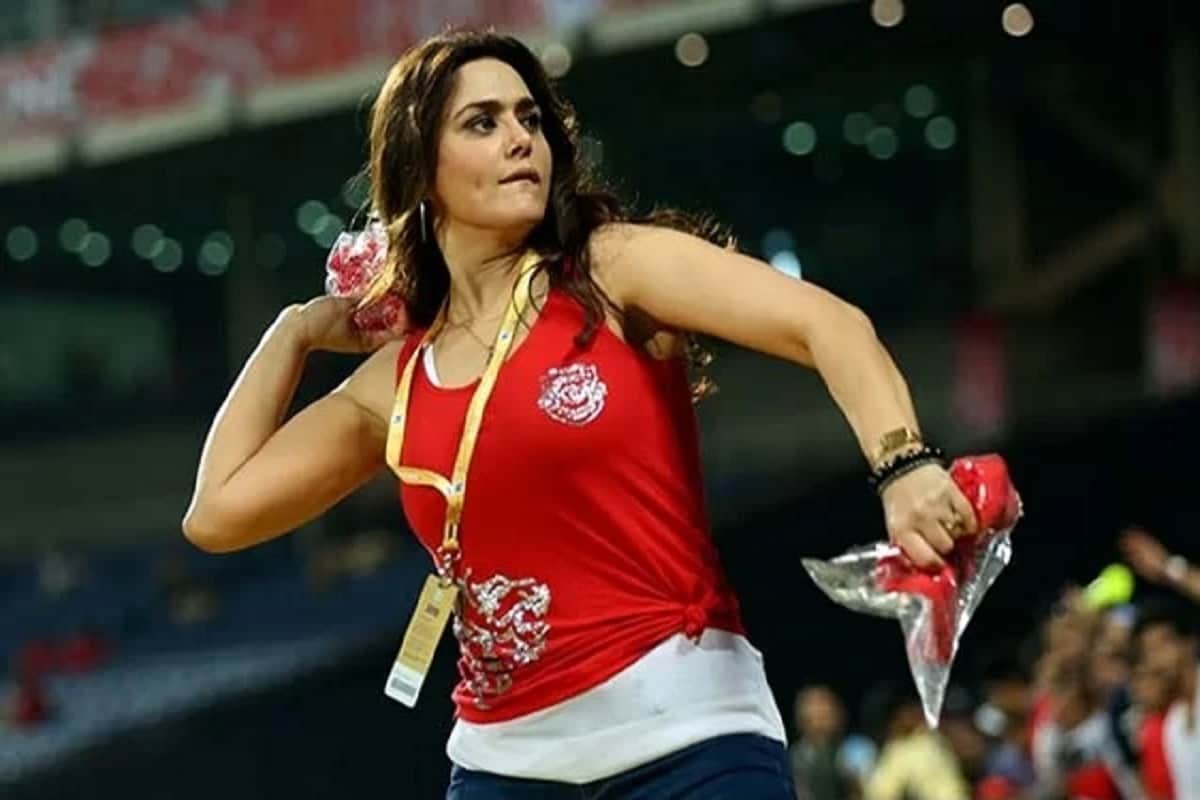 preity zinta fires on fans during the match between csk and kxip
