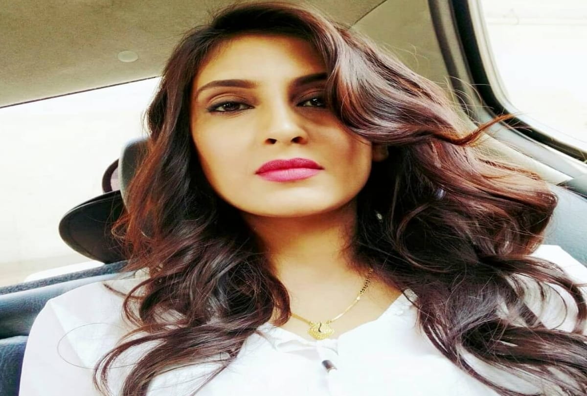 fraud man ask dirty question to reena aggarwal