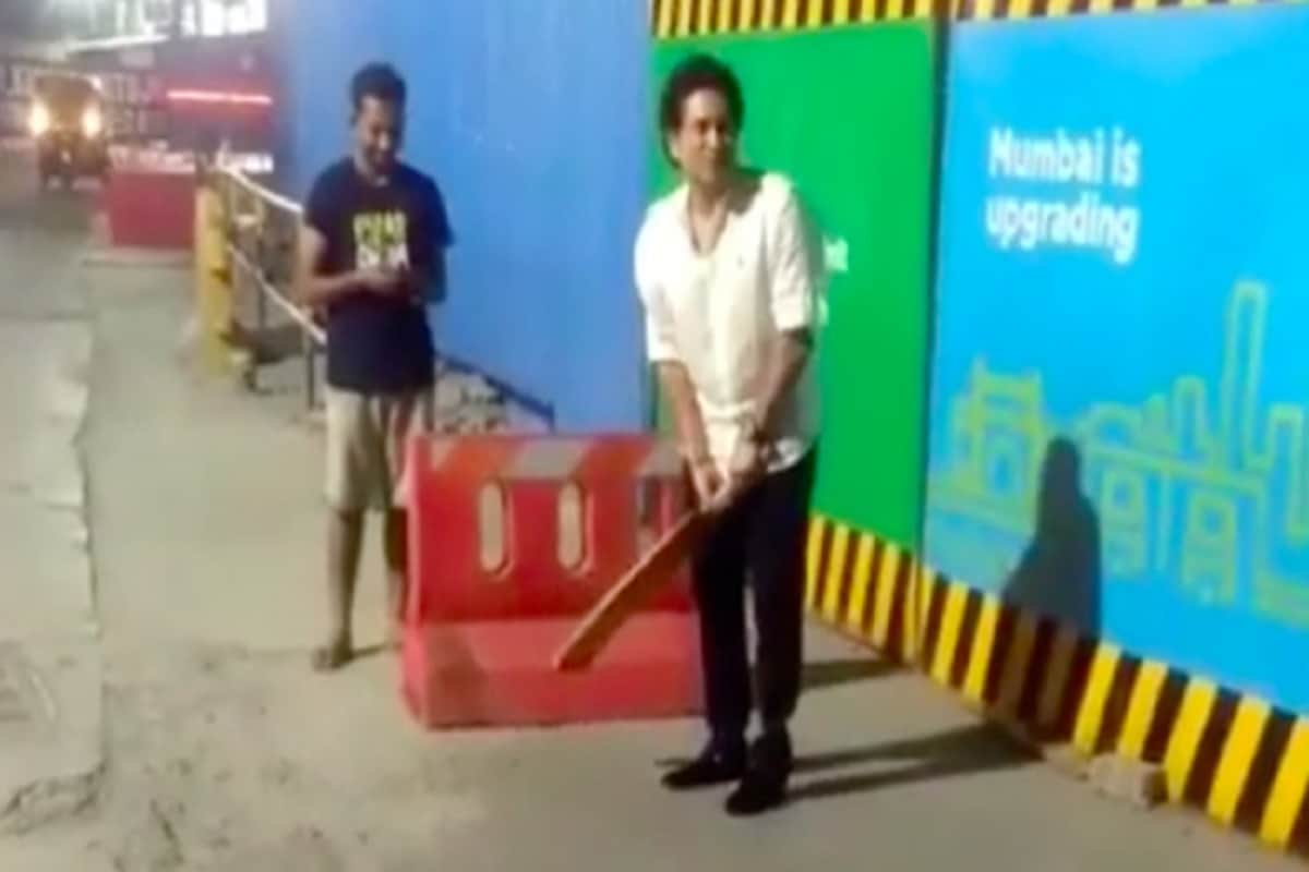 sachin tendulkar play cricket with labours on mumbai road