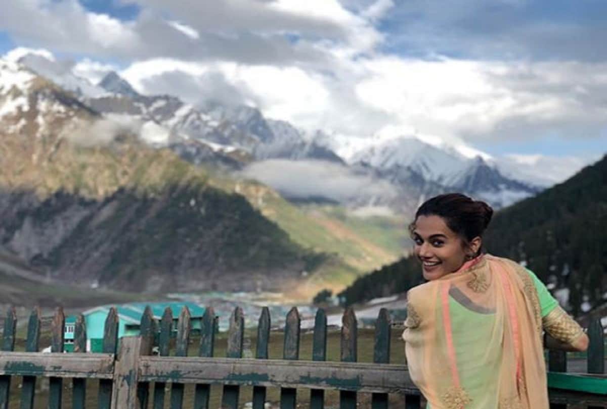 Taapsee trolls on her average looking photo