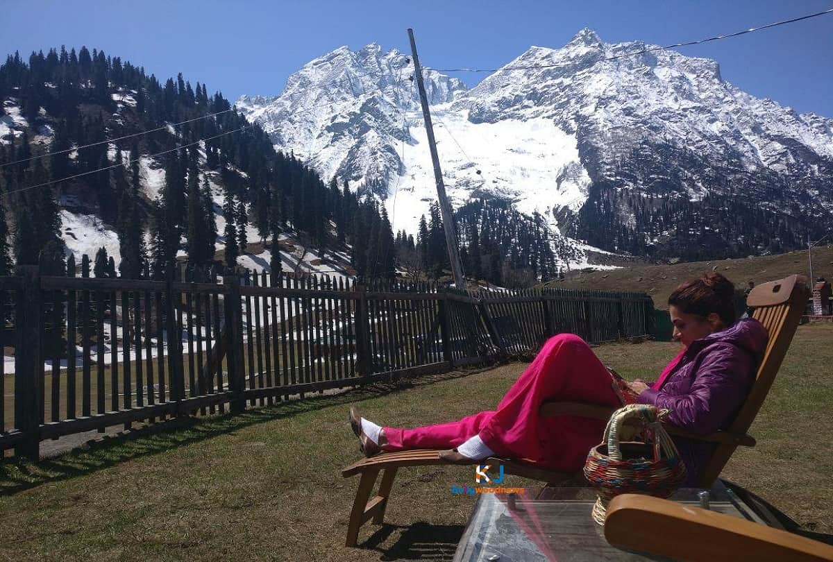 Taapsee trolls on her average looking photo