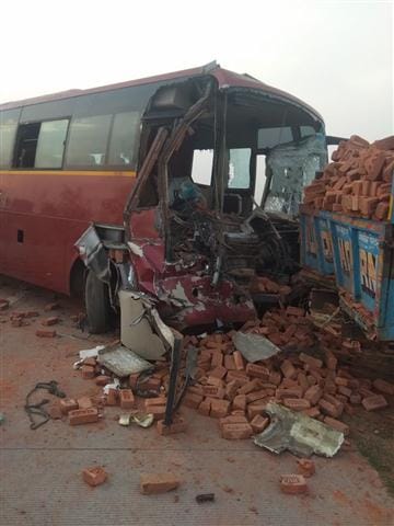 Yamaha Express-Way collided with a tractor-trolley bus, killing three