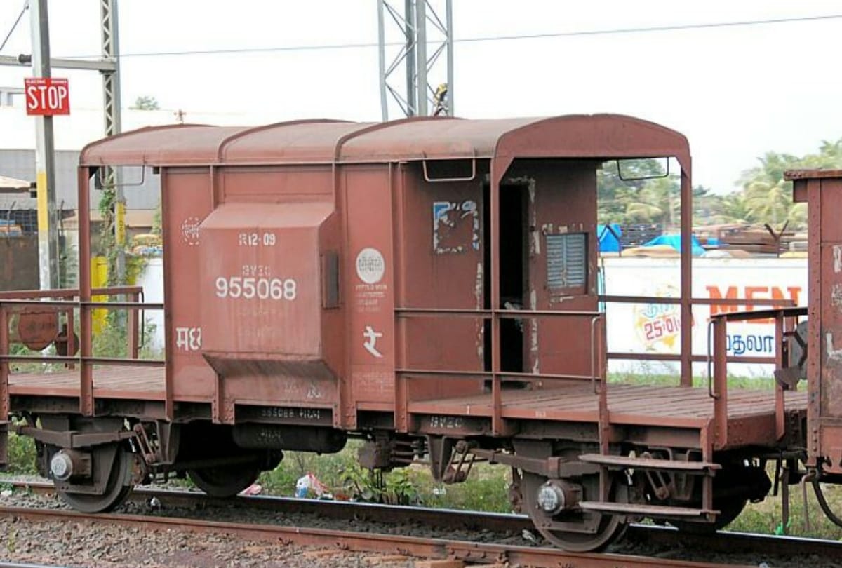  the loco pilot of the cargo train attacked with chopper , you will be shocked to know the reason