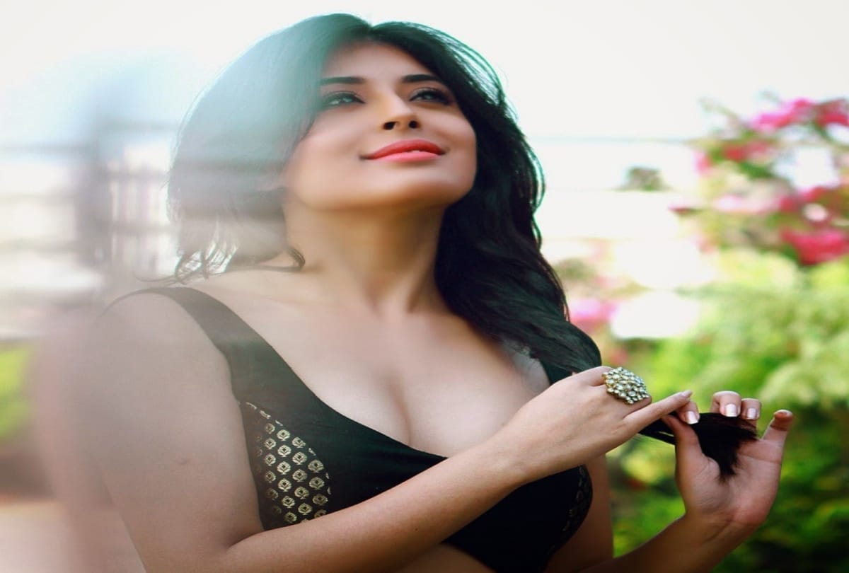 there is big differences between reel and real life style of tv serial actress