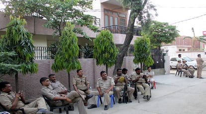 IPS officer's house raid in saharanpur, jewelry including old currency recovered