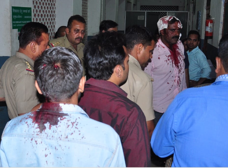  Firing in front of police post, three injured