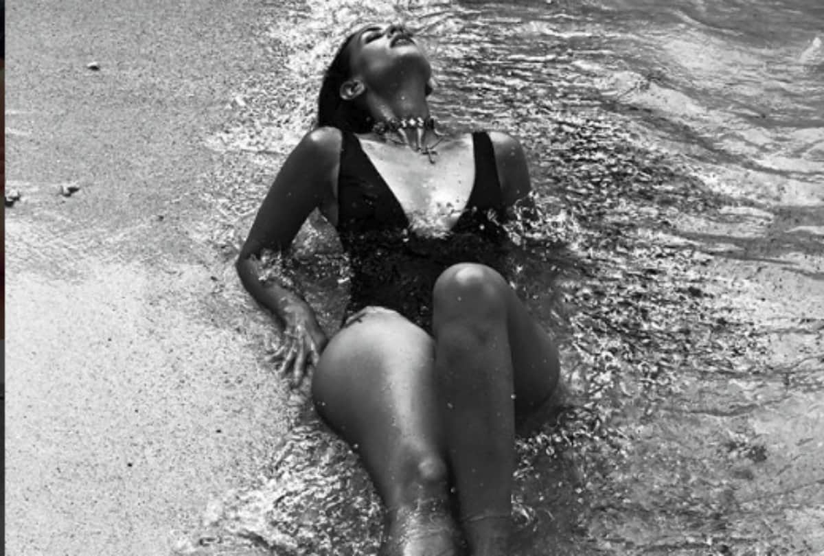arbaz khan girlfriend yellow mehra bikini photo viral on social media