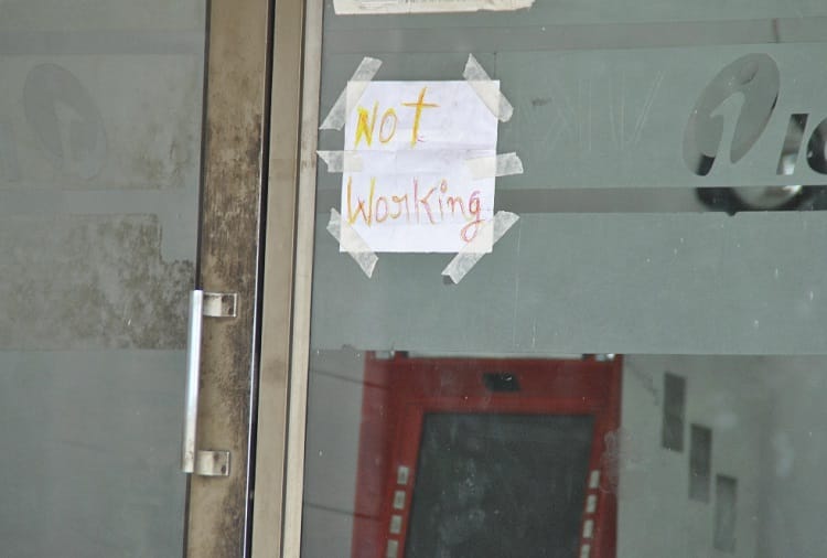 No cash in Meerut ATMs, people are having trouble, photos