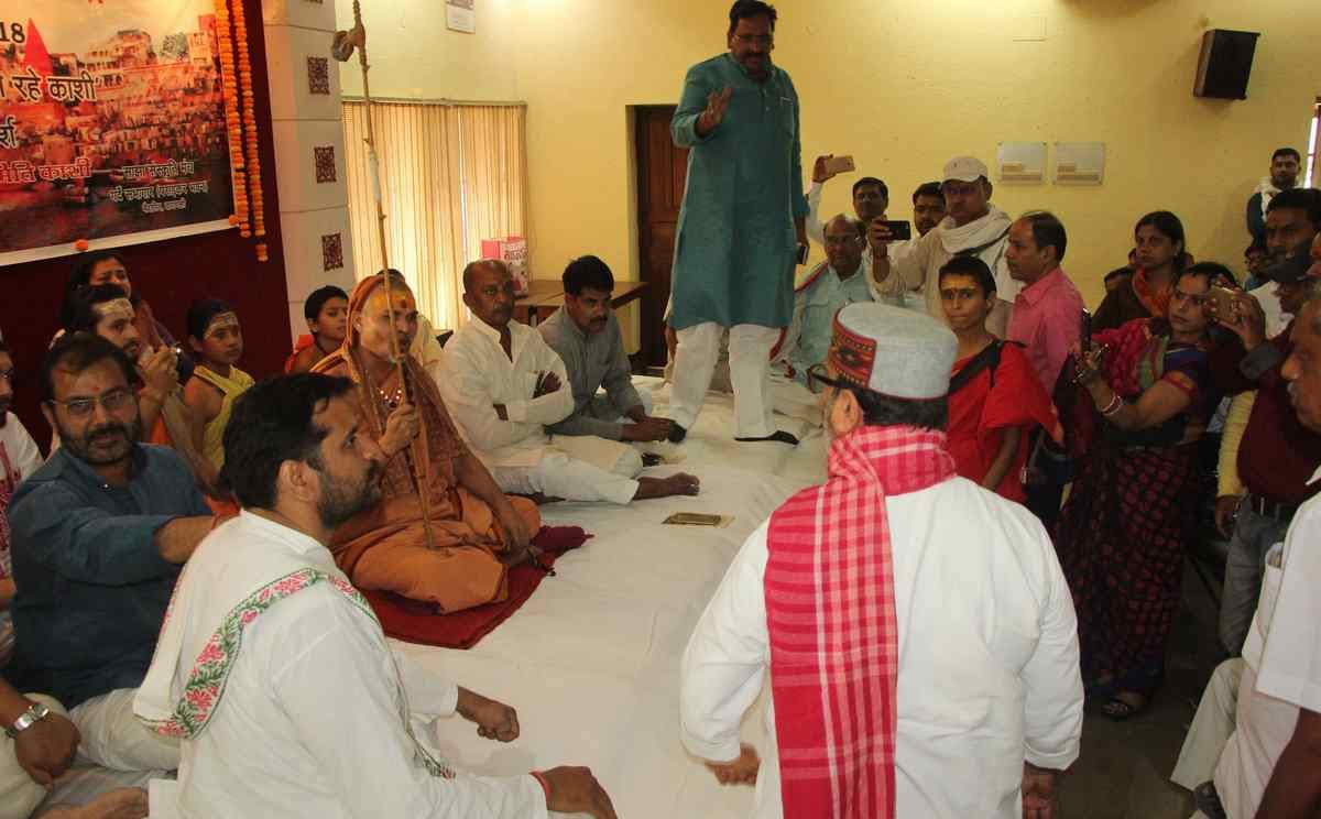 Dispute between SP leader and pupil of swami swaroopanand saraswati in varanasi