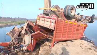 MINI TRUCK FALLEN INTO A RIVER IN SEEDHI OF MADHYA PRADESH
