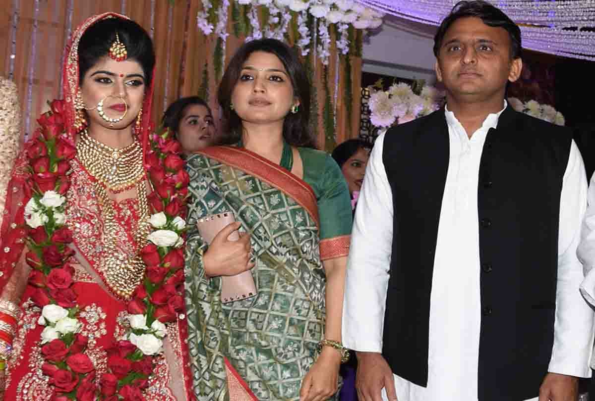 akhilesh yadav with family in marriage party