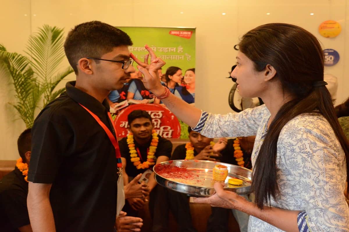 Atul Maheshwari Scholarship Winner students Welcomed at Amar Ujala Office