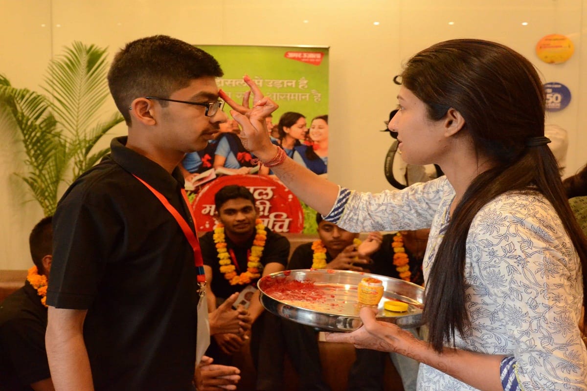 Atul Maheshwari Scholarship Winner students Welcomed at Amar Ujala Office