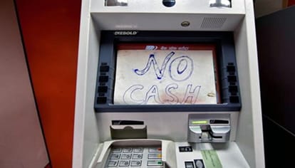 Cash Crunch: printing of 2000 notes are stopped due to which people are facing problem