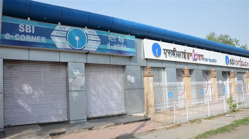 Locks on ATMs, cash laundering to the public