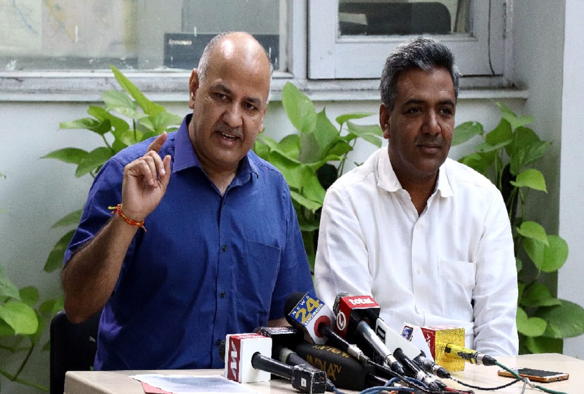 removed 9 advisors of kejriwal government, Manish Sisodia attacks on central government and pm Modi