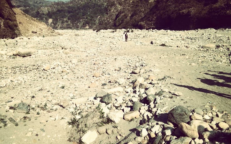 Mining p gaya gurgee gadarhe sand water