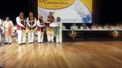 MURTI DALAL OF GURU JAMBESWAR UNIVERSITY AWARDED ATUL MAHESHWARI PATRKARITA GOLD MEDAL