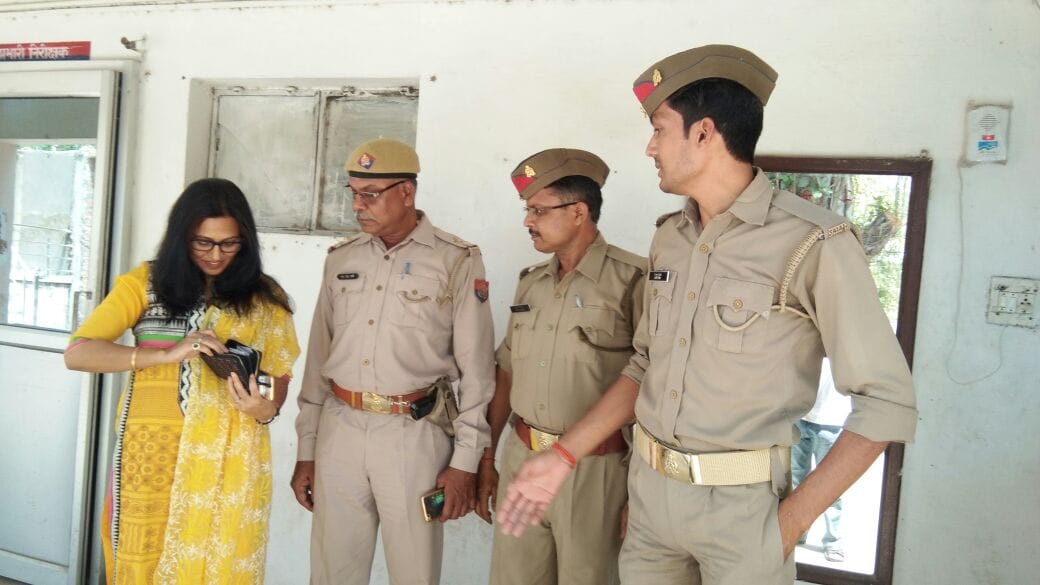 lucknow police returned purse to lady