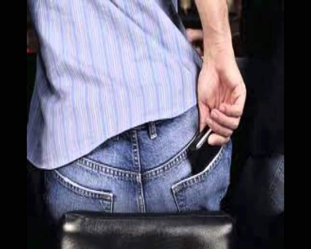 know how putting purse in your back pocket can lead you in trouble