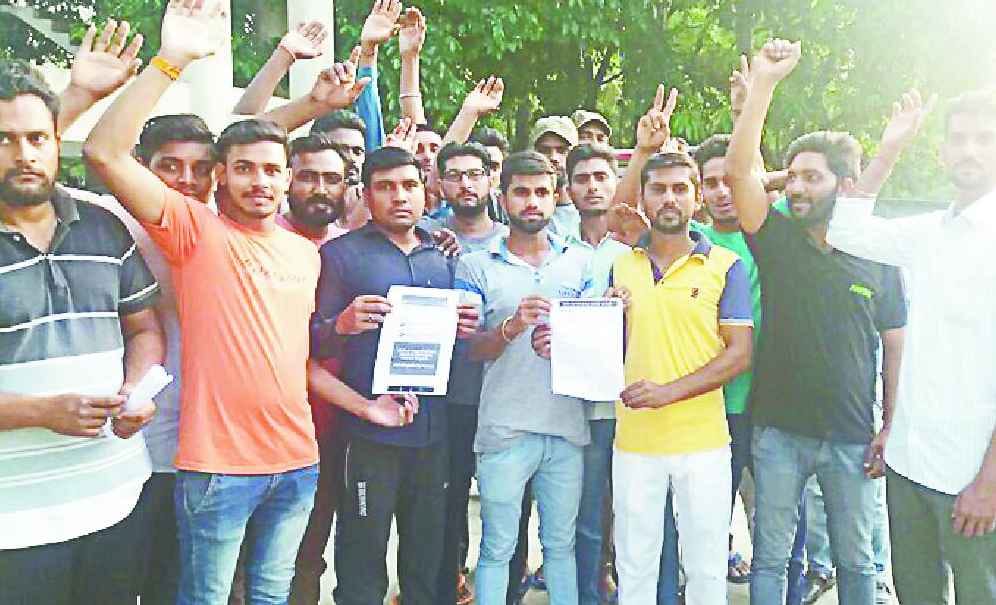 Performance of Thakur society at Gadhipukhta police station