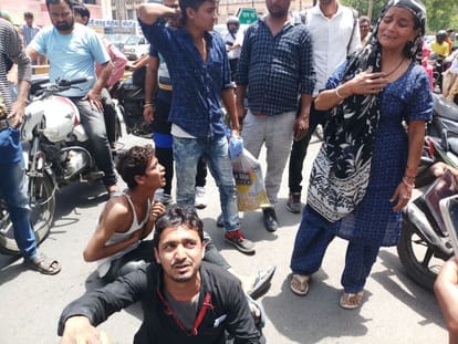 agra junior doctor beaten patient in medical college  