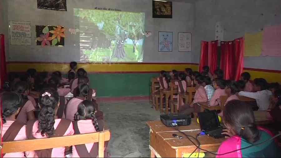 varanasi government school student will become smart 