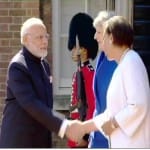 London: PM Narendra Modi arrives for #CHOGM2018, received by PM Theresa May