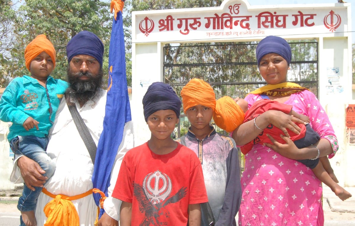 सिख धर्म की खूबियों का संदेश दे रहे ‘लाल’