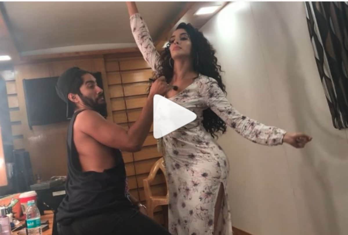 baahubali actress nora fatehi and his makeup artist 