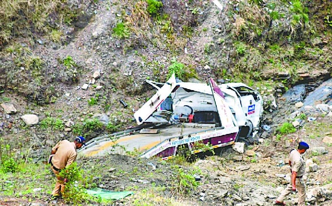 One killed, two injured in recovery van ditch