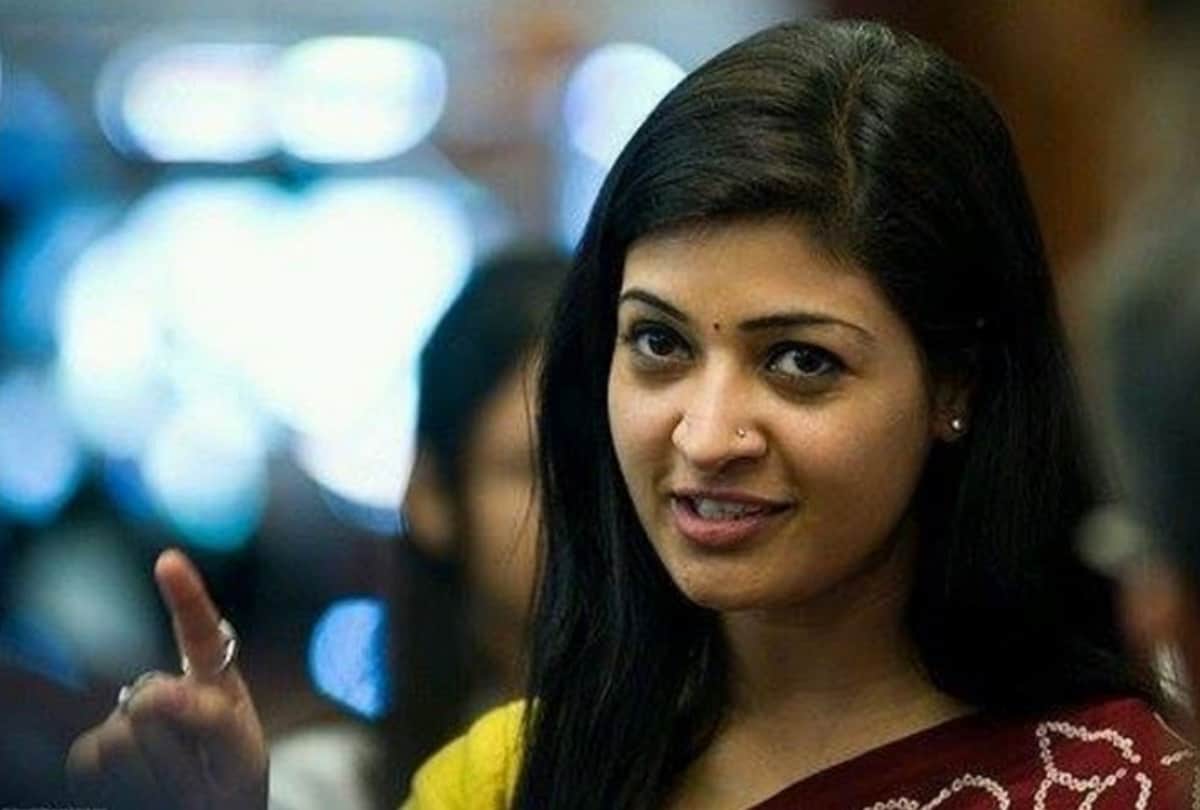 alka lamba claims kejriwal unfollow her on twitter here is the reason