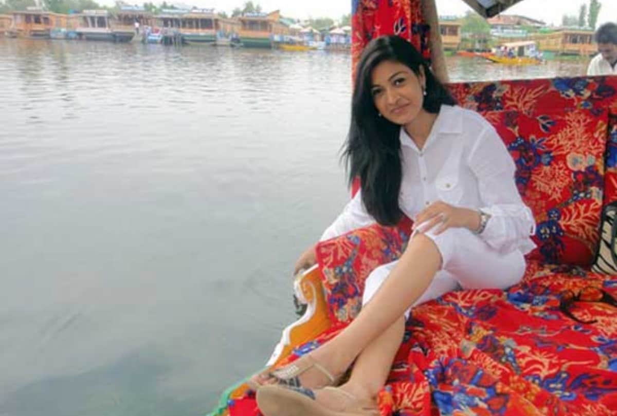 alka lamba claims kejriwal unfollow her on twitter here is the reason